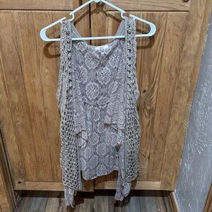 Easel Lace Crochet Vest in Cream
